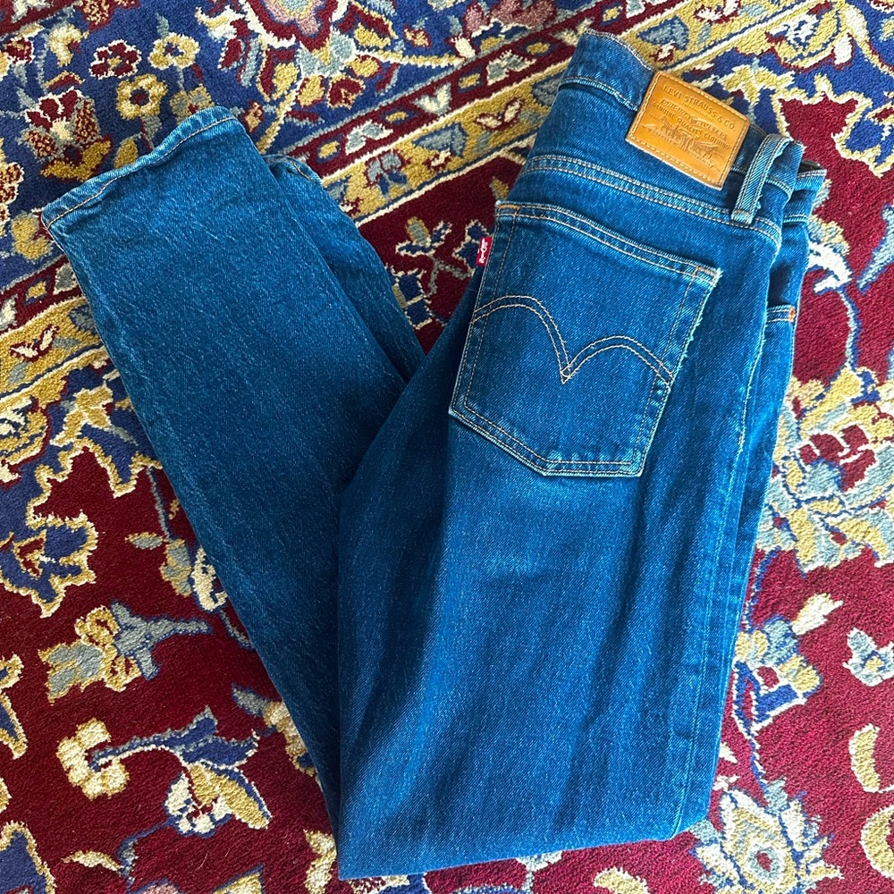 SIZE 25 LEVIS WEDGE JEANS MID CALF